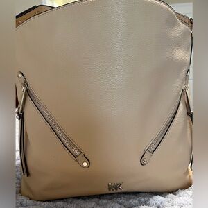 Excellent GUC tan shoulder bag